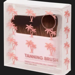 Action Brosse pour autobronzant* Maquillage